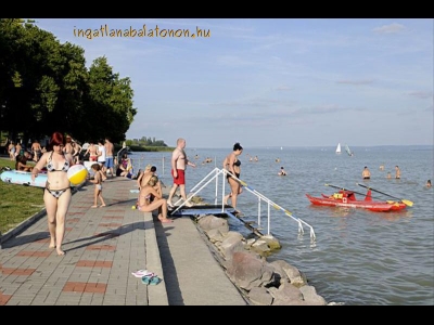 Révfülöp-Kővágóőrsön a Káli medencéhez közel hangulatos panorámás önálló nyaralóház kiadó max. 8 vendégnek