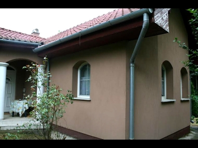 Balatonőszödön a Balatontól 400 méterre új építésű 2 hálószoba nappalis igényes ház kiadó