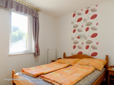 Siófokon a Balatontól 35 méterre mediterrán stílusú apartmanházban szállás kiadó