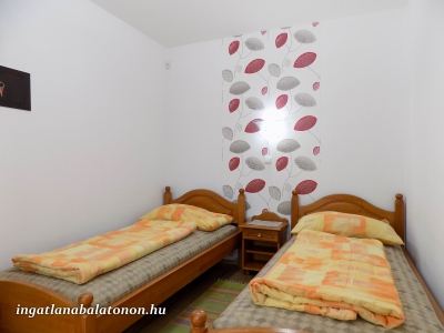 Siófokon a Balatontól 35 méterre mediterrán stílusú apartmanházban szállás kiadó