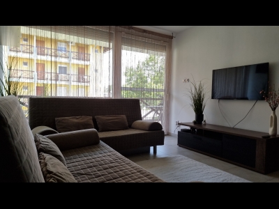 Balatonőszödi Hullám Üdülőparkban modern szállás kiadó vízparti apartmanban