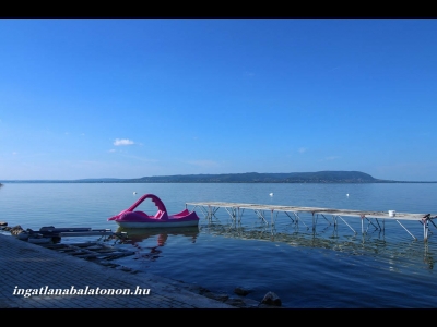 Balatonmáriafürdőn a Balatontól 500 méterre önálló jakuzzis nyaraló  kiadó