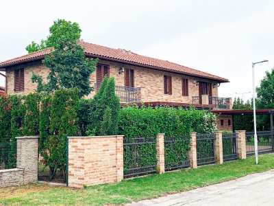 Villa Mediterran, 50 m from Lake Balaton, new built holiday villa for max. 12 persons