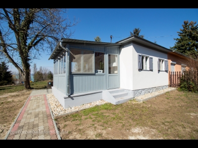 In Balatonszárszó 800 meters from the beach a half of a semi-detached house  with 4   bedrooms and a perfect panorama is for rent for max 8 people